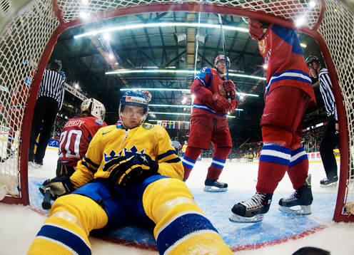 Jakob Silfverberg, Sverige, och Igor Bobkov, målvakt,