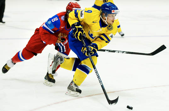 Mattias Tedenby, Sverige, stormar fram mot mål