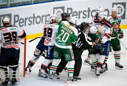 Bråkigt och stökigt i slutet av matchen