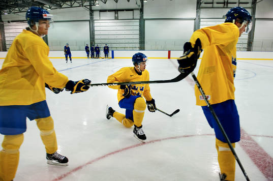 David Rundblad och Tim Erixon åker förbi Magnus