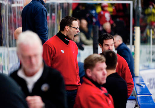 Peter Popovic, tränare Södertälje skriker ut sin lycka