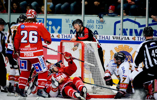 Tumult vid Luleås mål och domare Thomas Andersson