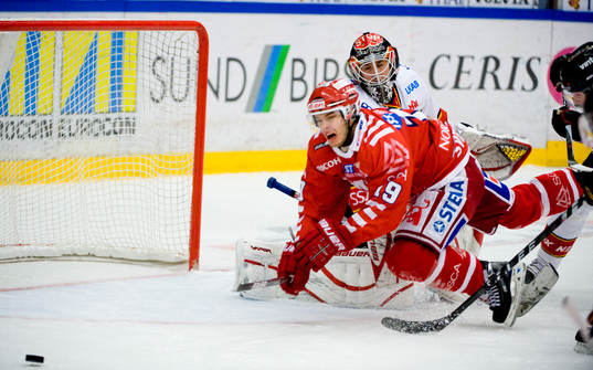 Mattias Modig, Målvakt Luleå fäller Björn Svensson,