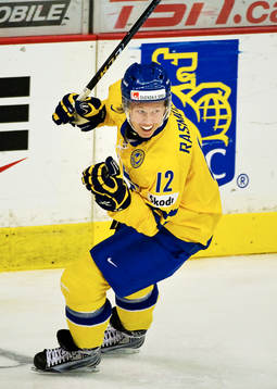 Dennis Rasmussen, Sverige, jublar