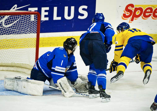 Jacob Josefson, Sverige, gör 4-0 bakom Joni Ortio,
