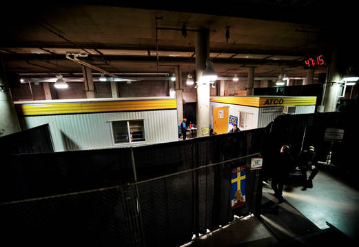 Det svenska laget har fått flytta in i mobila baracker