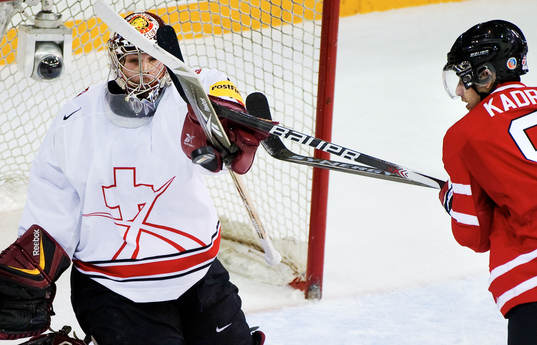 Nazem Kadri, Kanada, oroar framför Benjamin Conz,