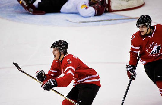 Marco Scandella och Gabriel Bourque, Kanada, jublar