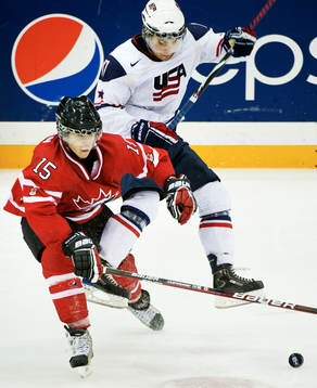 Brandon McMillan, Kanada, i kamp om pucken mot Ryan