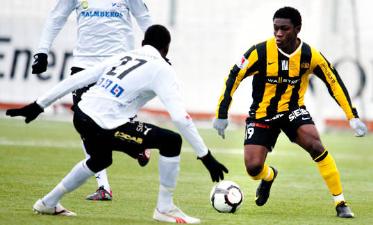 Abdul Majeed Waris, Häcken