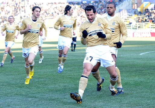 Bläddra bland fler bilder av Fotboll, Serie A, Parma - Juventus