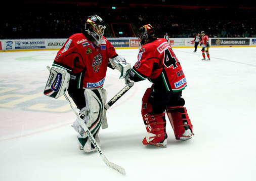 Niklas Svedberg, Målvakt Modo kliver av och ersätts av