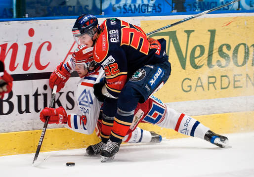 Marcus Krüger, Djurgården, trycker undan Petr Caslava,