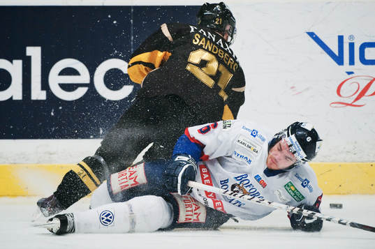 Christian Carlsson, Bofors, faller i en närkamp med
