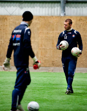 Fotboll, superettan, Örgryte tränar i Delsjöhallen i