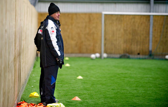 Fotboll, superettan, Örgryte tränar i Delsjöhallen i