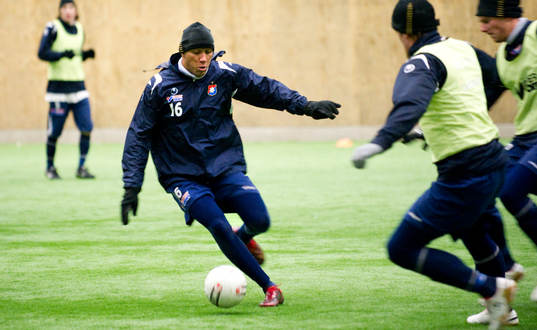 Fotboll, superettan, Örgryte tränar i Delsjöhallen i