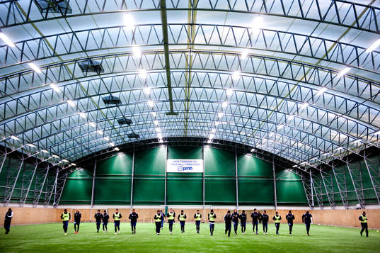 Fotboll, superettan, Örgryte tränar i Delsjöhallen i