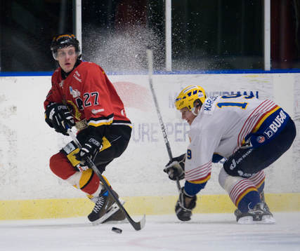Robert Persson, Osby, lämnar Daniel Karlsson, Värnamo,