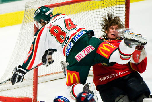 Patric Blomdahl, Frölunda kör över Stefan Ridderwall,