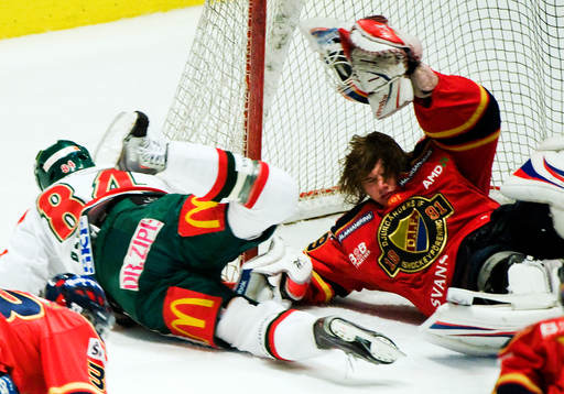Patric Blomdahl, Frölunda kör över Stefan Ridderwall,