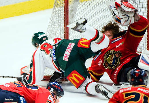 Patric Blomdahl, Frölunda kör över Stefan Ridderwall,