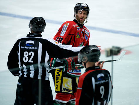Per Hållberg, Modo blir utvisad av Pehr Claesson, Domare