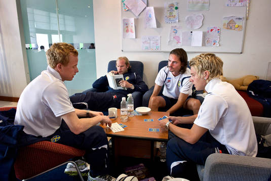 Tobias Eriksson, Mikael Lustig och Emil Johansson spelar