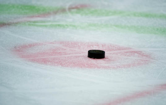 Ishockey, puck, is