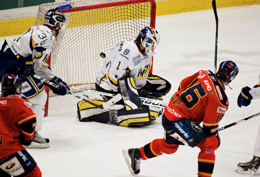 Nichlas Falk, Djurgården, gör 3-3 Stefan Liv, målvakt,