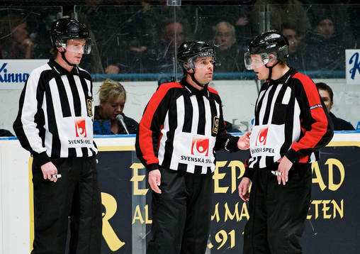 Huvuddomarna Patrik Sjöberg och Mikael Lindqvist, Domare