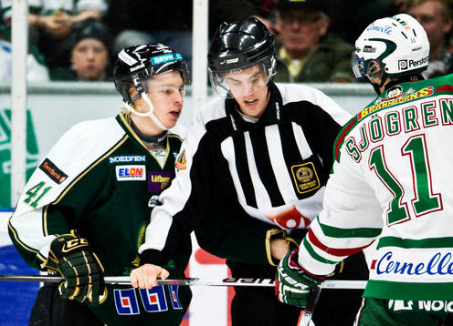 Antti Pihlström, Färjestad. Domare bryter konflikt