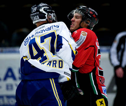 Lance Ward, HV71 och Per Svartvadet, Modo i konflikt, bråk