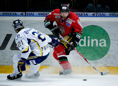 Peter Forsberg, Modo och Pasi Puistola, HV71