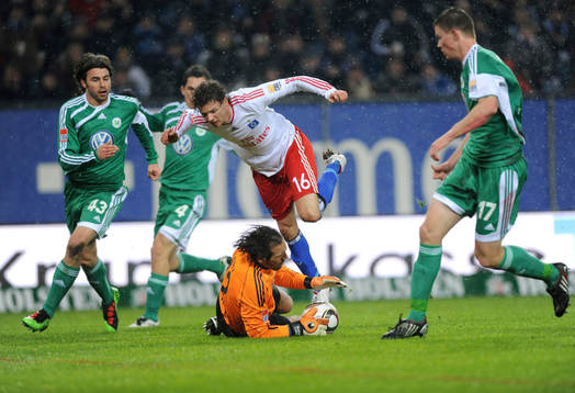 Marcus Berg, Hamburg och Andre Lenz, målvakt, Wolfsburg