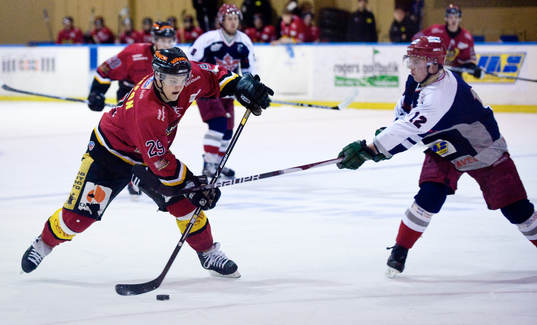 Filip Nilsson, Osby, dribblar Markus Nilsson, Hässleholm