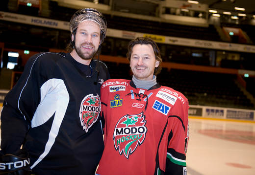 Nöje, Anders Ekborg spelar ishockey med Peter Forsberg