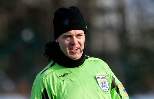 Fotboll, träningsmatch, Martin Ingvarsson, domare halsduk