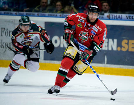 Niklas Sundström, Modo