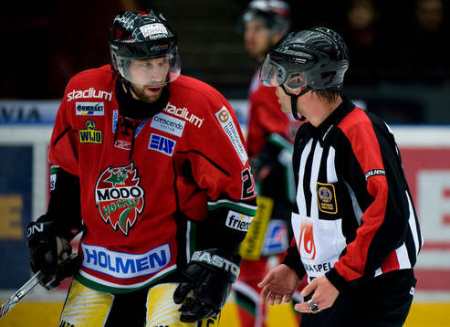 Peter Forsberg, Modo pratar med Patrik Andersson, Domare