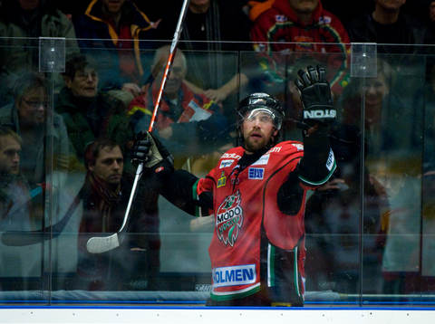 Peter Forsberg, Modo blir utvisad