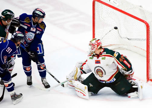 Tony Mårtensson, Linköping och Johan Holmqvist, målvakt,