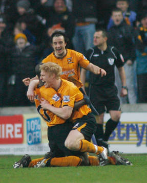 Paul McShane och Stephen Hunt, Hull (Jubel)