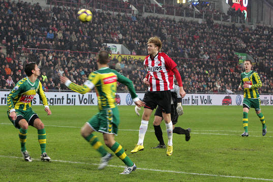 Ola Toivonen, Eindhoven, nickar in 2-0