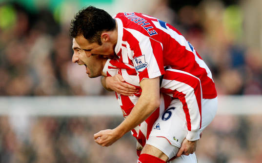 Danny Higginbotham och Matthew Etherington,  Stoke. (Jubel)