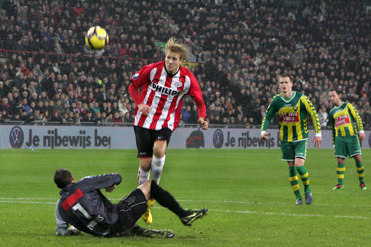 Ola Toivonen, Eindhoven, nickar in 2-0