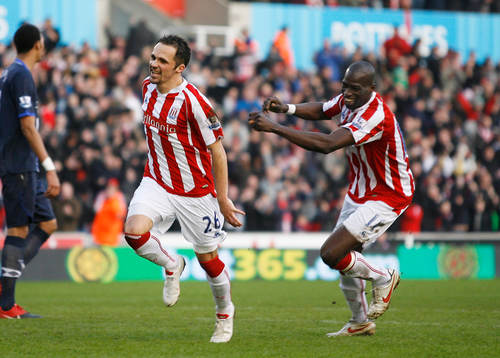 Matthew Etherington och Mamady Sidibe, Stoke (jubel)