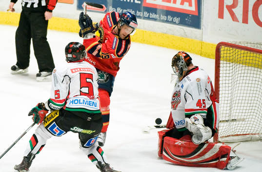 Jimmie Ölvestad, Djurgården och Roman Malek, målvakt,