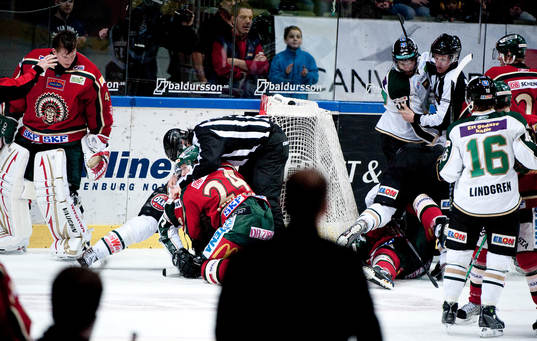 Slagsmål. Johan Andersson, Färjestad, Niklas Andersson,