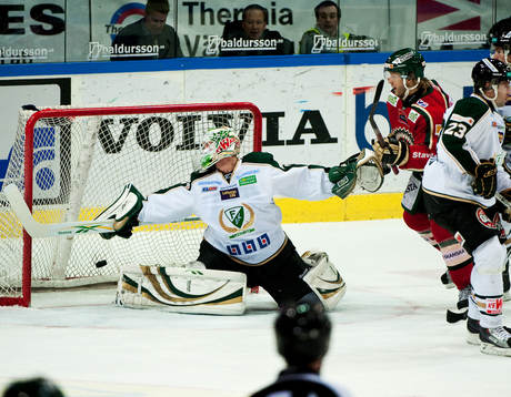 Joel Lundqvist, Frölunda, gör mål bakom Robin Rahm,